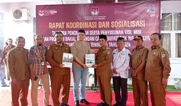 Pj Bupati Syakir Serahkan Dokumen Teknokratik Pada KIP Agara