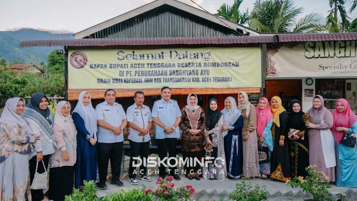 Bupati Aceh Tenggara Kunjungi Perajin Ayaman dan UKM Kopi-Kakao